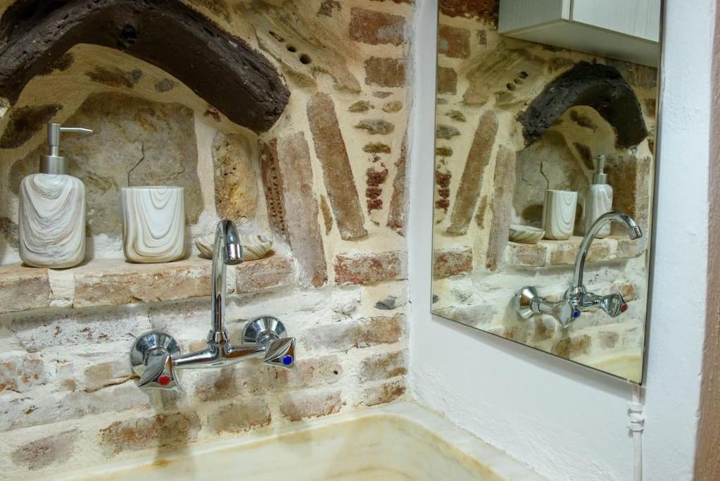 Lavrio Stone House 5 Min From The Centre/Port Apartment Luaran gambar