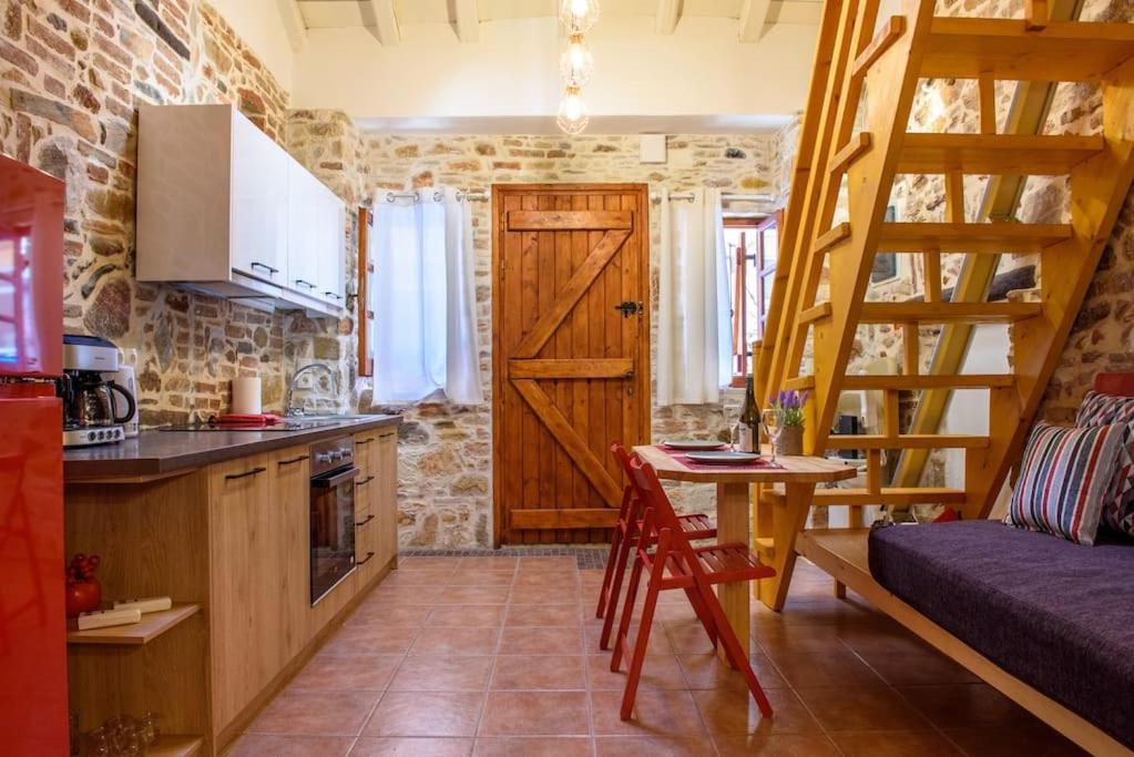Lavrio Stone House 5 Min From The Centre/Port Apartment Luaran gambar